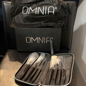 OMNIA Black Makeup Brush Set